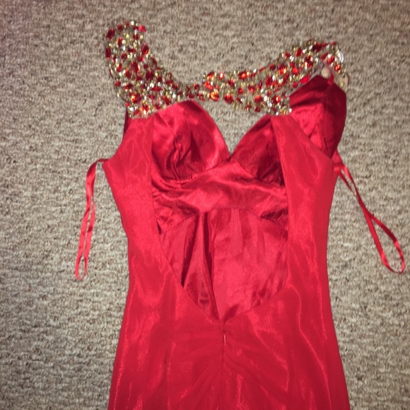 Faviana prom dress from Glitterati - Picture 2 of 3